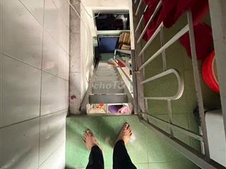 - Nhà nhỏ 4 lầu rẻ