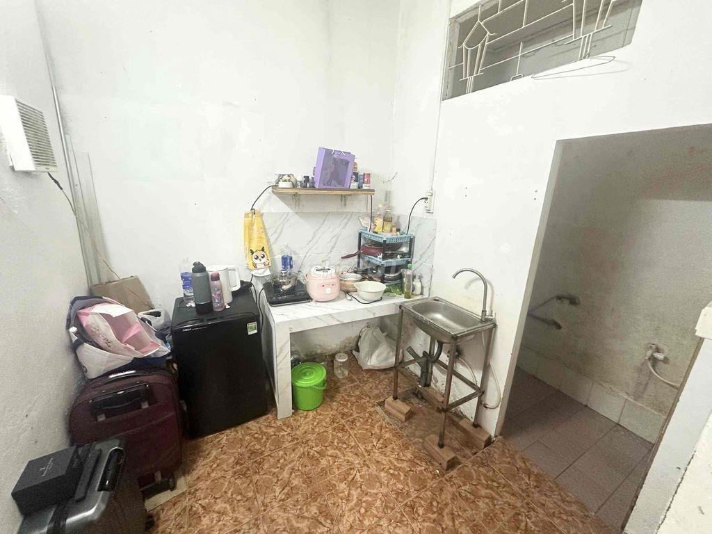 Phòng trọ tầng trệt CMT8 quận 10