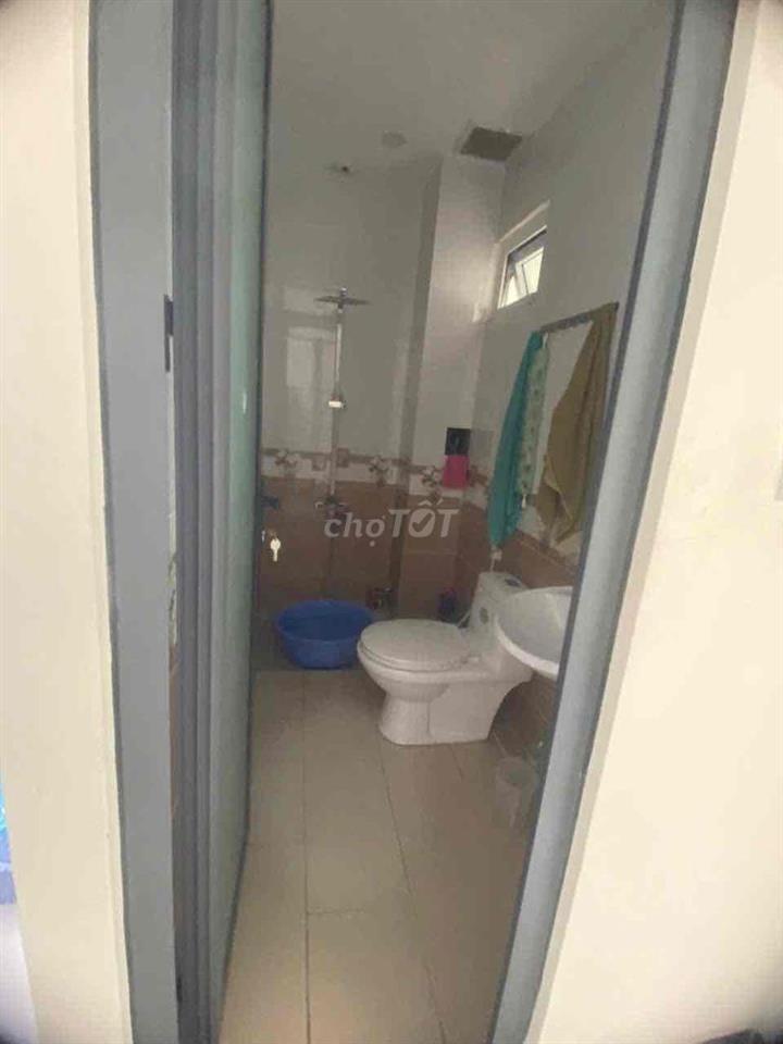 Bán nhà sát chợ Lạc Quang