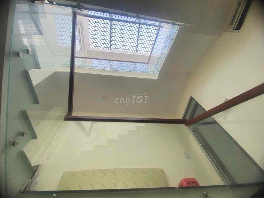 Bán nhà sát chợ Lạc Quang