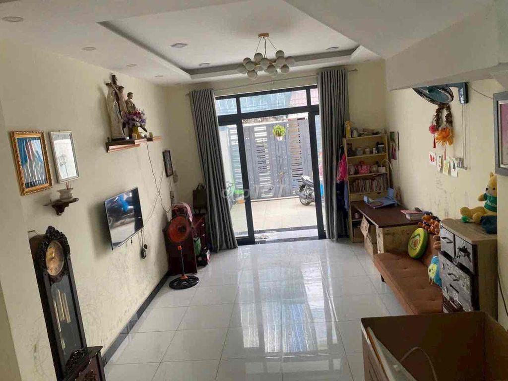 Bán nhà sát chợ Lạc Quang