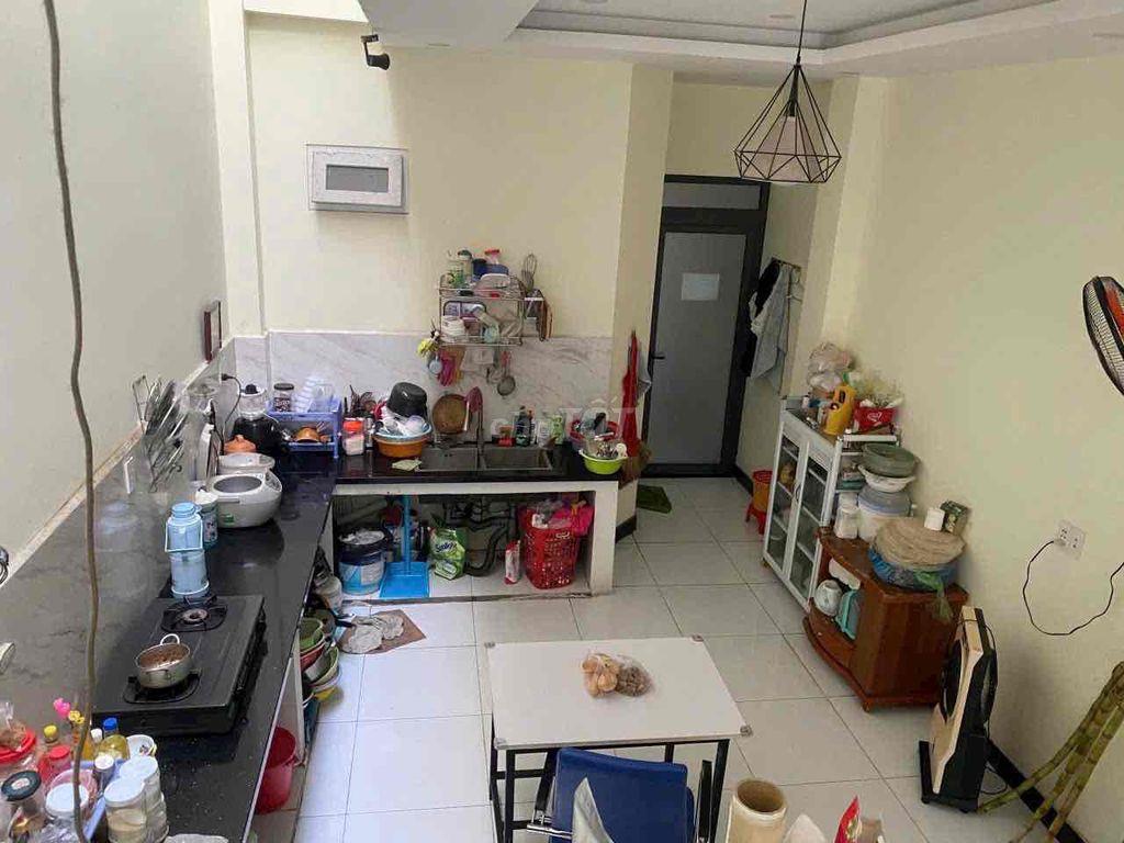 Bán nhà sát chợ Lạc Quang