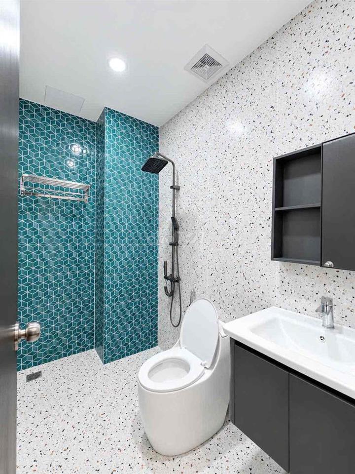 🔥NHÀ MỚI XÂY 🔥 1 PN - 1 PB - BAN CÔNG FULL OPTION GẦN VLU - NTTU - IUH