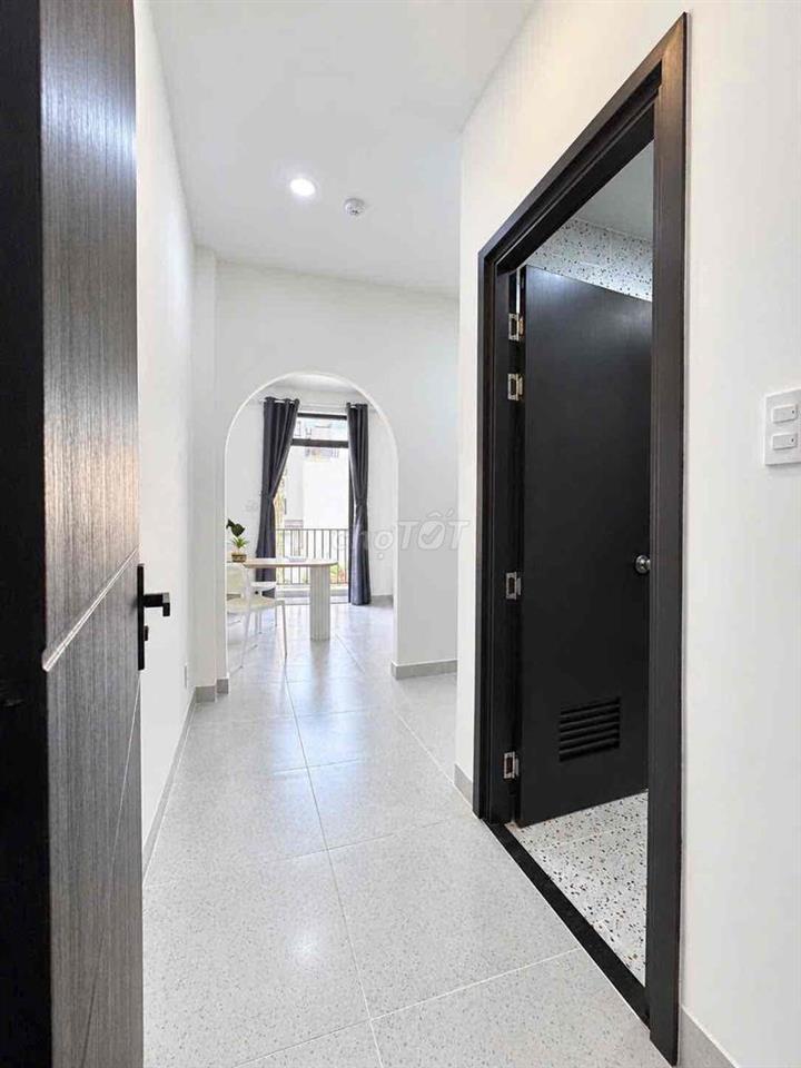 🔥NHÀ MỚI XÂY 🔥 1 PN - 1 PB - BAN CÔNG FULL OPTION GẦN VLU - NTTU - IUH