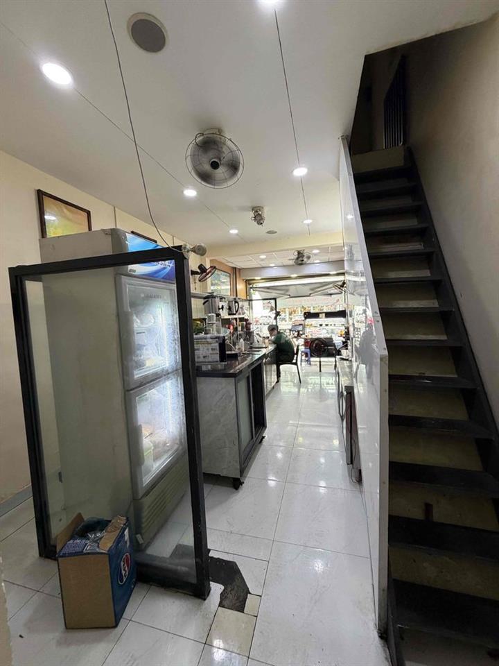 CHO THUÊ NHÀ NGUYÊN CĂN MẶT TIỀN - NGAY VINCOM ĐÈN ĐỎ - NGÃ TƯ