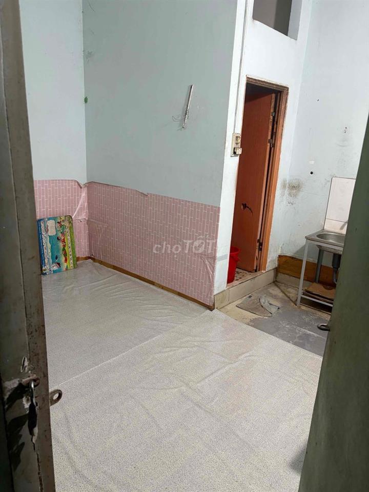 Đang trống 2 phòng cần 1 đến 2 người ở, gần cầu Tham Lương
