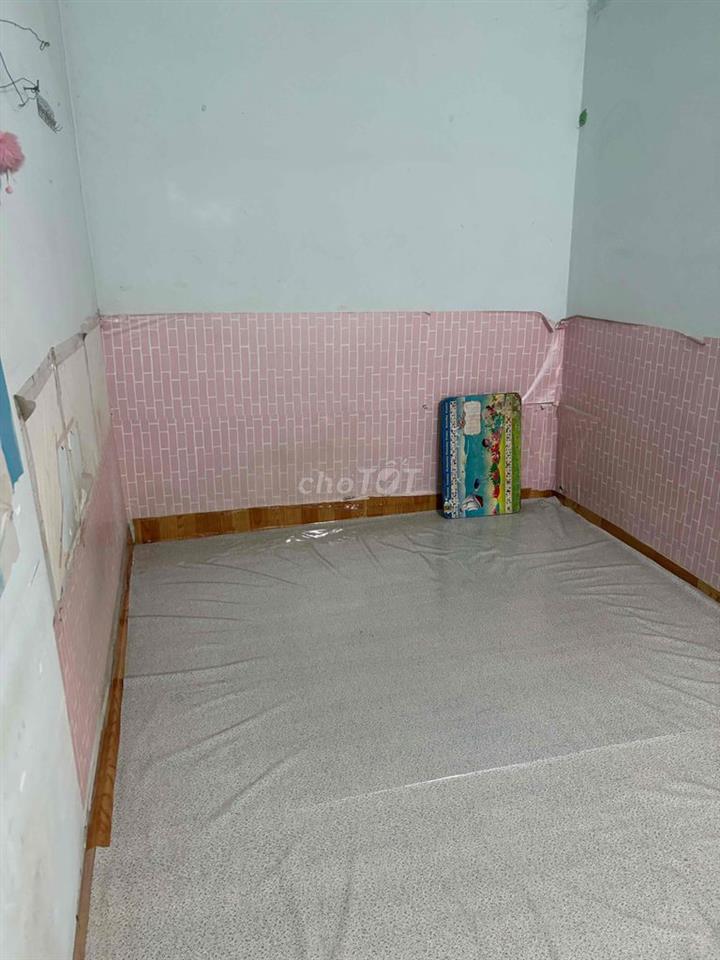 Đang trống 2 phòng cần 1 đến 2 người ở, gần cầu Tham Lương