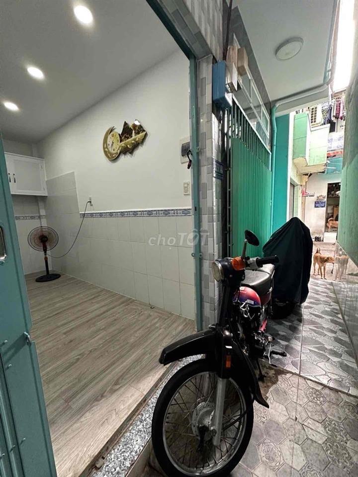 NHỈNH 1 TỶ NHÀ 3 TẦNG + LỮNG SÁT CHỢ LỢN DTSD 40m2