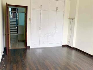 Phòng full nội thất, bếp và toilet riêng, có bancong, quận 8