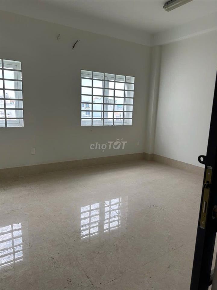 Cho thuê nhà xây mới nguyên căn mặt tiền đường 23