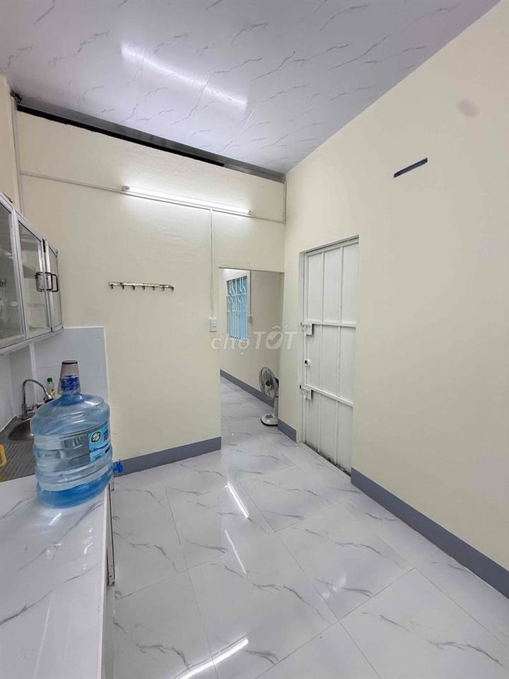Nhà đầu hẻm cách đường lớn 20m có hẻm hông