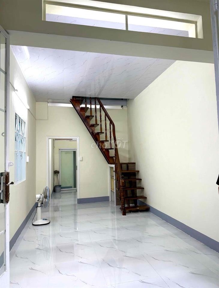 Nhà đầu hẻm cách đường lớn 20m có hẻm hông