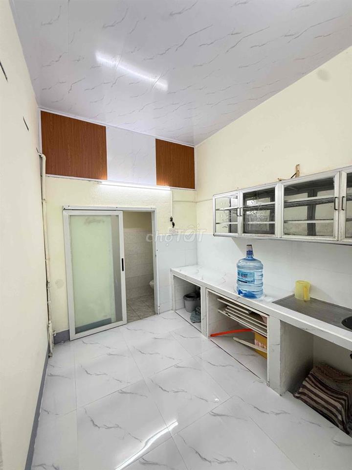 Nhà đầu hẻm cách đường lớn 20m có hẻm hông