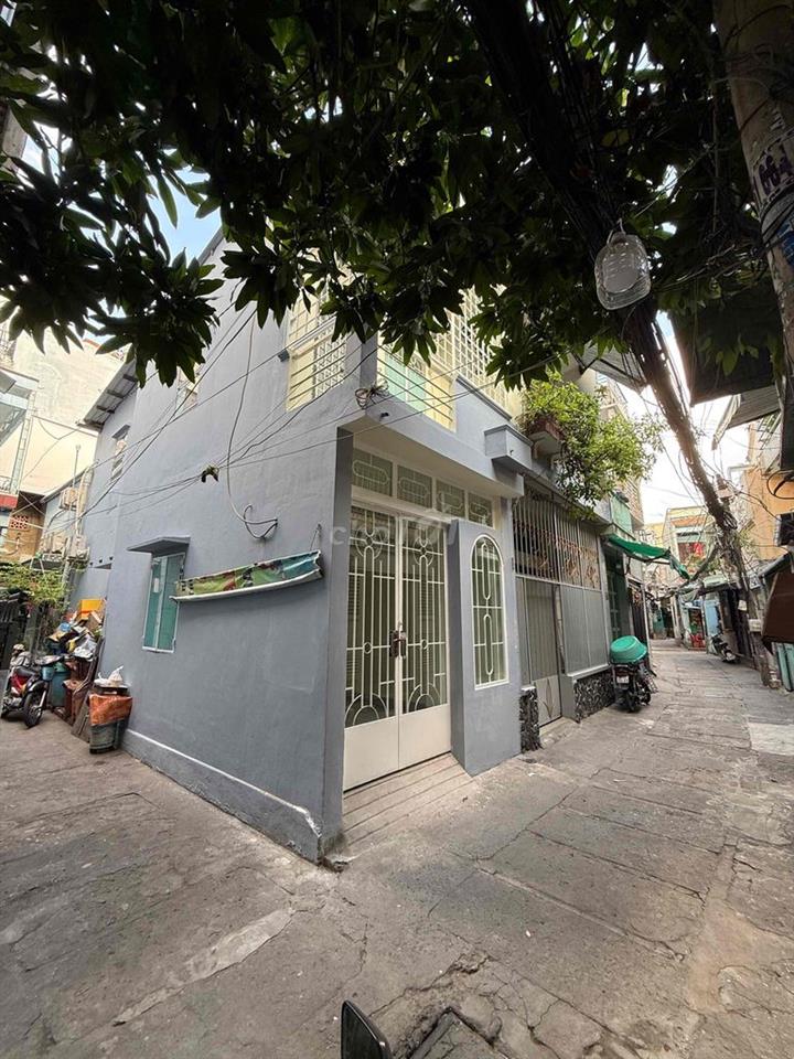 Nhà đầu hẻm cách đường lớn 20m có hẻm hông