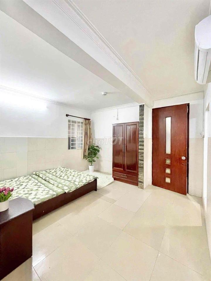 cần tìm 1 nam sinh viên trường đại học tôn đức thắng