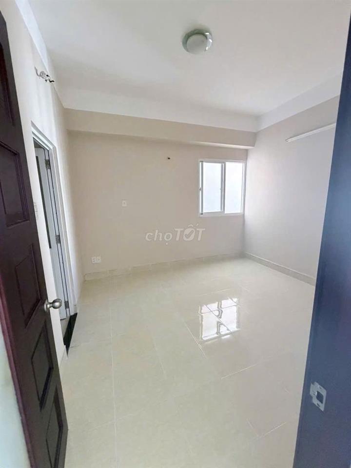 Căn hộ  3p ngủ 2wc  C/c Bàu Cát khu A chỉ 11tr/th, ở liền được