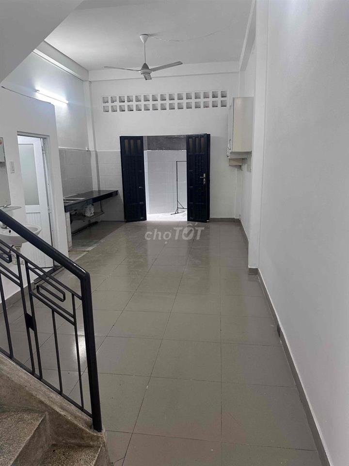 Cho thuê nhà nguyên căn mặt tiền Nguyễn Thái Bình- Tân Bình