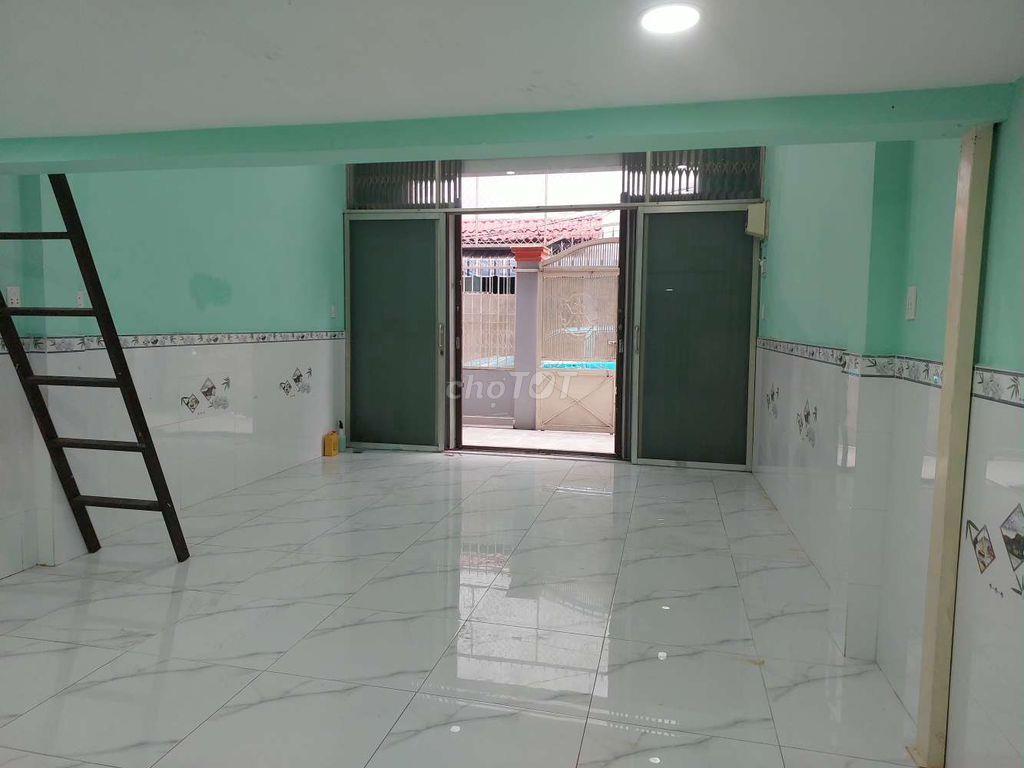 Nhà căn góc hẻm xe hơi đường Lạc Long Quân.