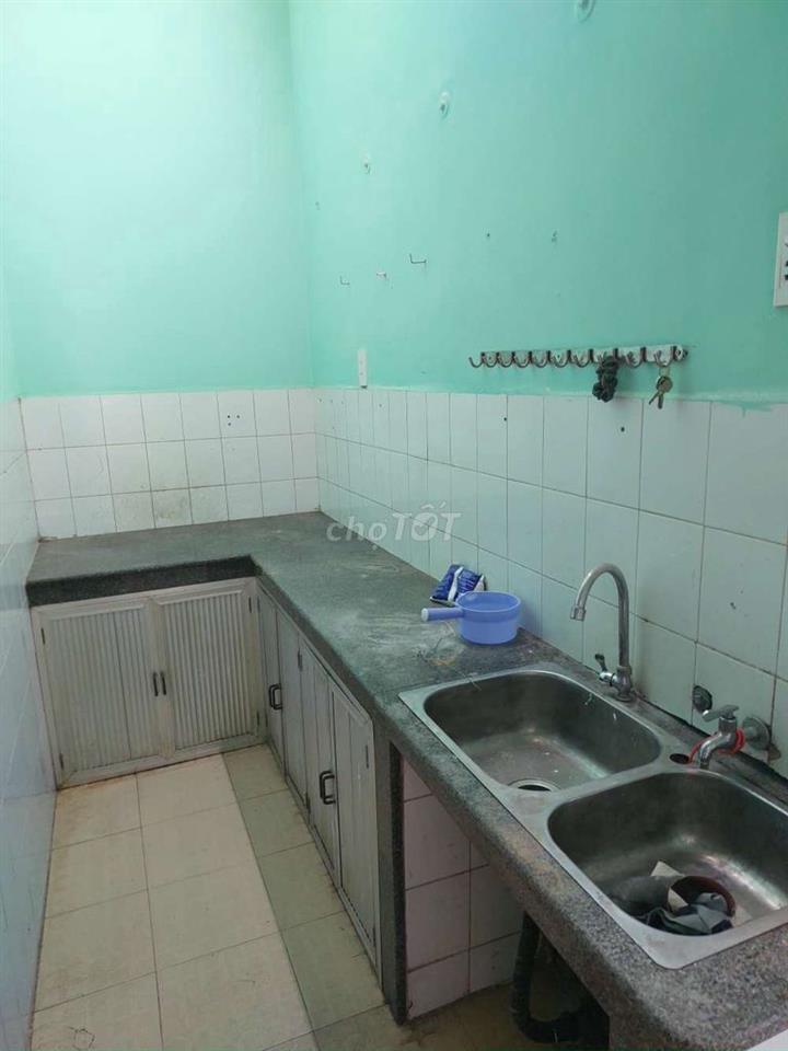 Nhà căn góc hẻm xe hơi đường Lạc Long Quân.