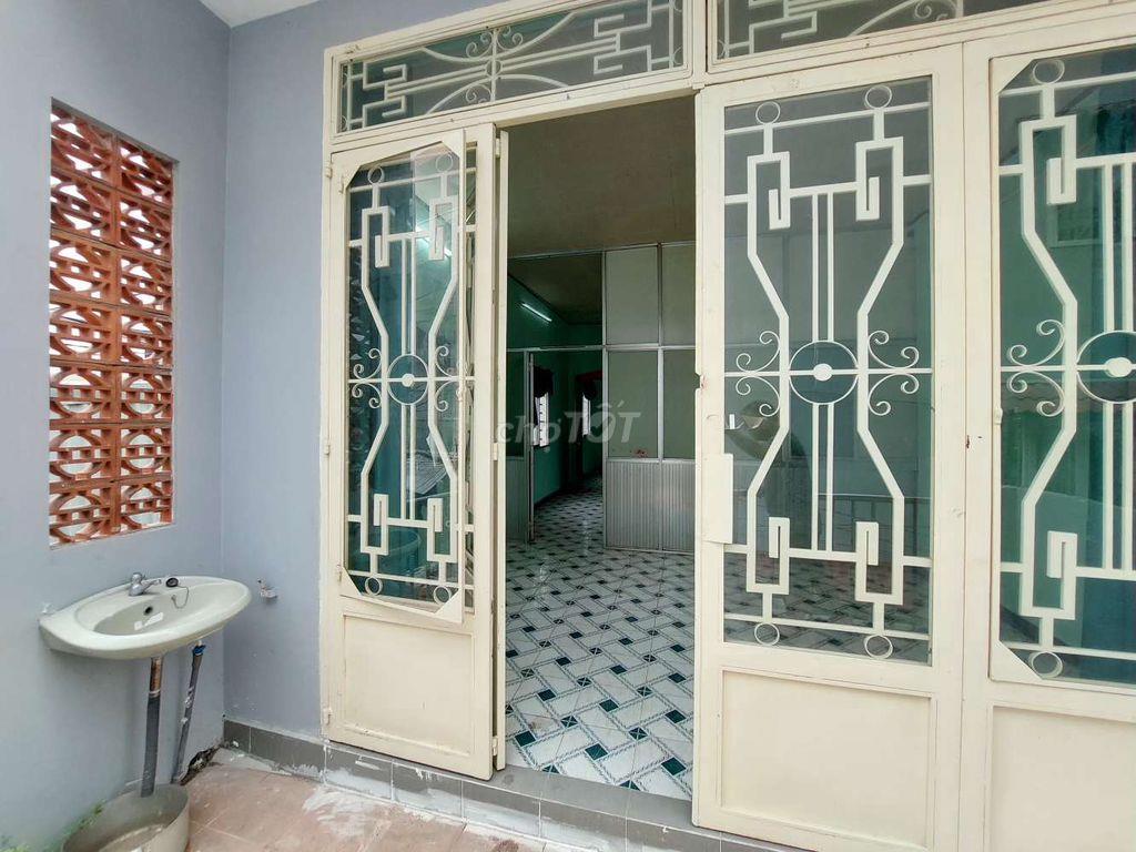 Nhà căn góc hẻm xe hơi đường Lạc Long Quân.