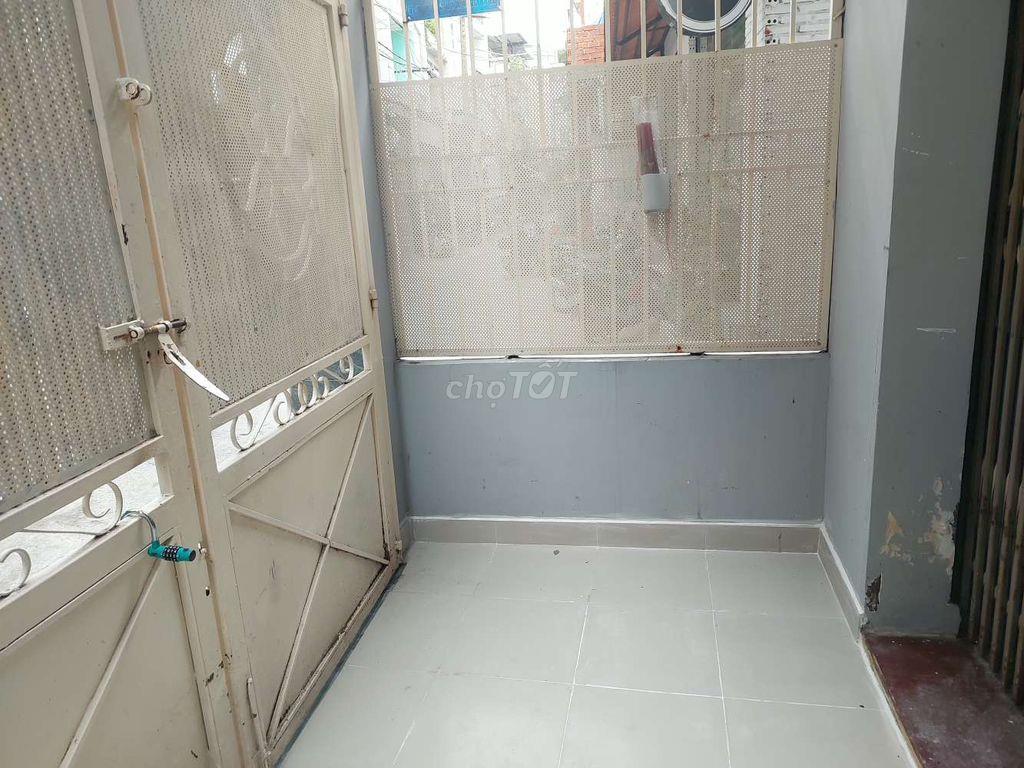 Nhà căn góc hẻm xe hơi đường Lạc Long Quân.