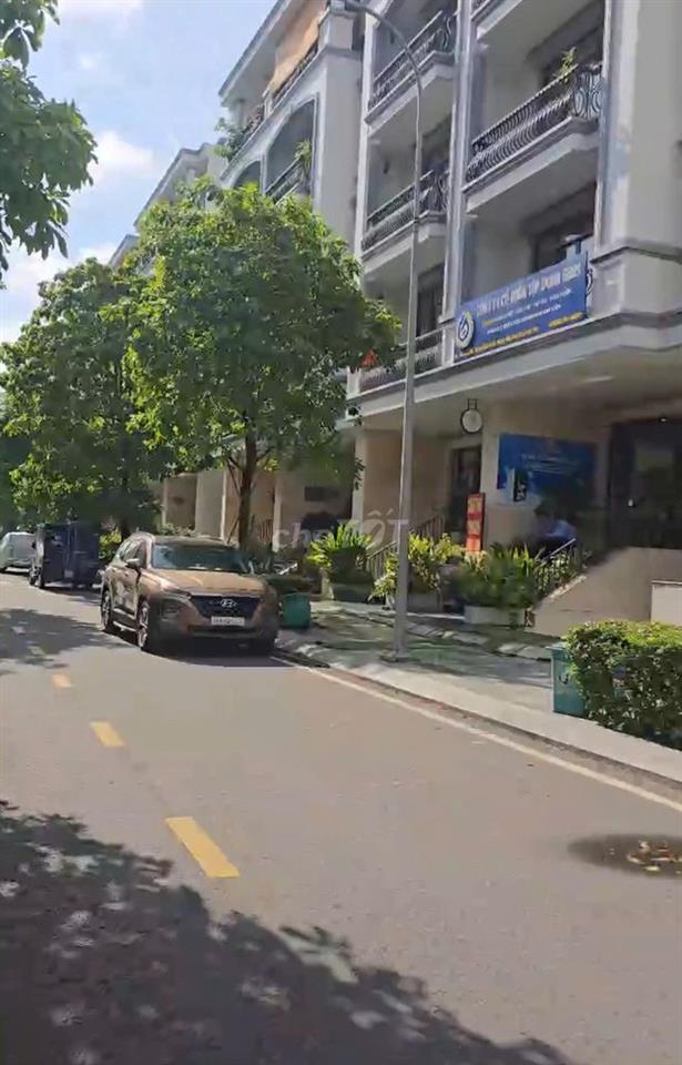 Bán nhà đường 37, khu Đông Nam, Vạn Phúc