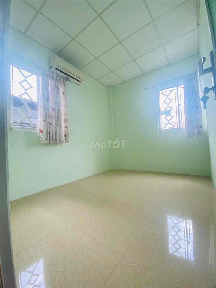 phòng 2 cửa sổ 10m2