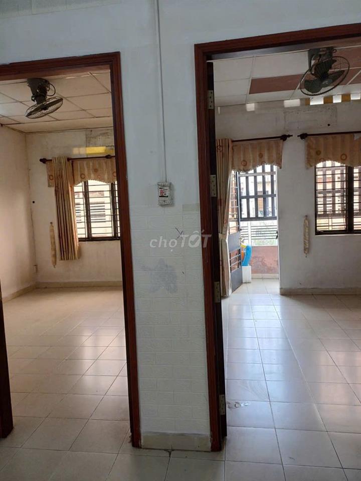 Cho thuê CC 403 lô G Tây Thạnh, 6 triệu VND, 72 m2, 2PN, 2WC, tốt Hot!
