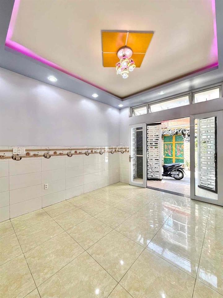 Bán nhà hxh Phạm Văn Hai, 50m2, 3 tầng, 4 PN, 5WC giá chỉ 7.x tỷ