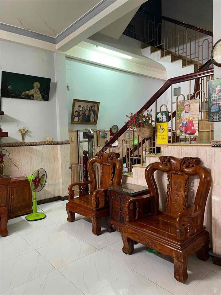 Bán nhà mặt tiền quận Tân Phú đối diện UB P Phú Thạnh TP