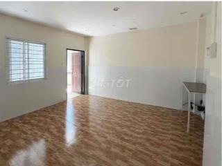 - Full Nội Thất: Tủ quầ áo, bếp, tủ lạnh, máy lạnh (máy giặt chung) ..