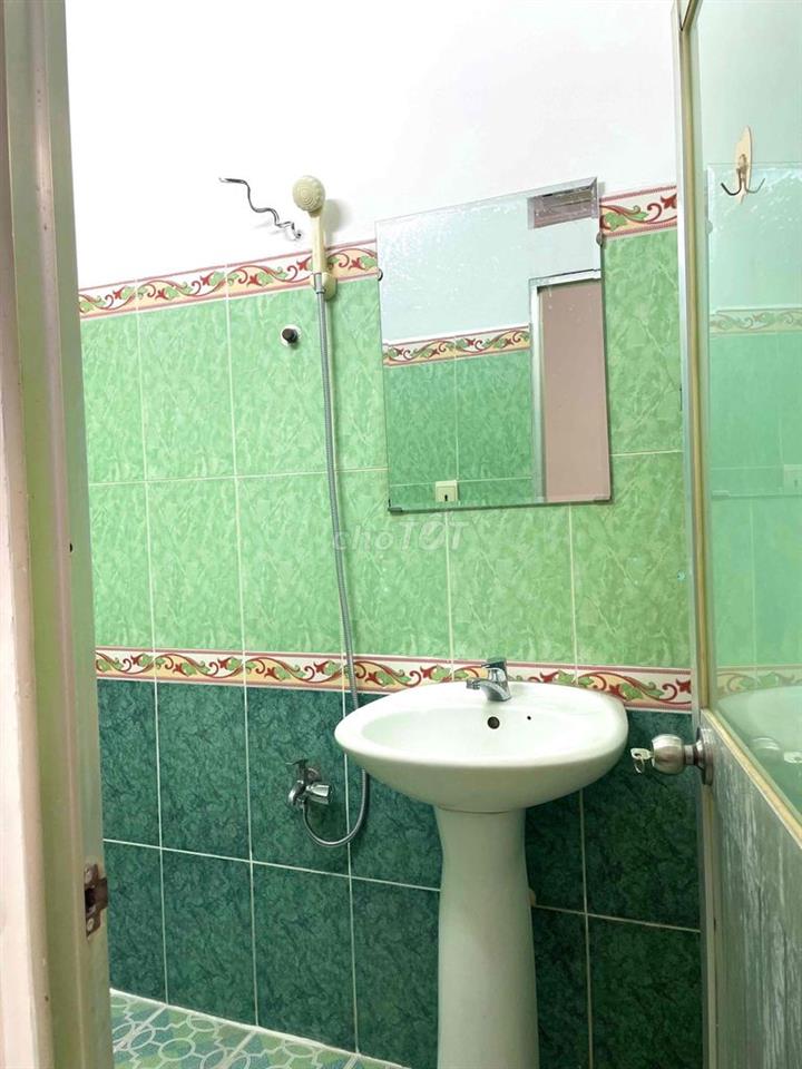 Phòng đủ tiện nghi trung tâm quận Tân Phú