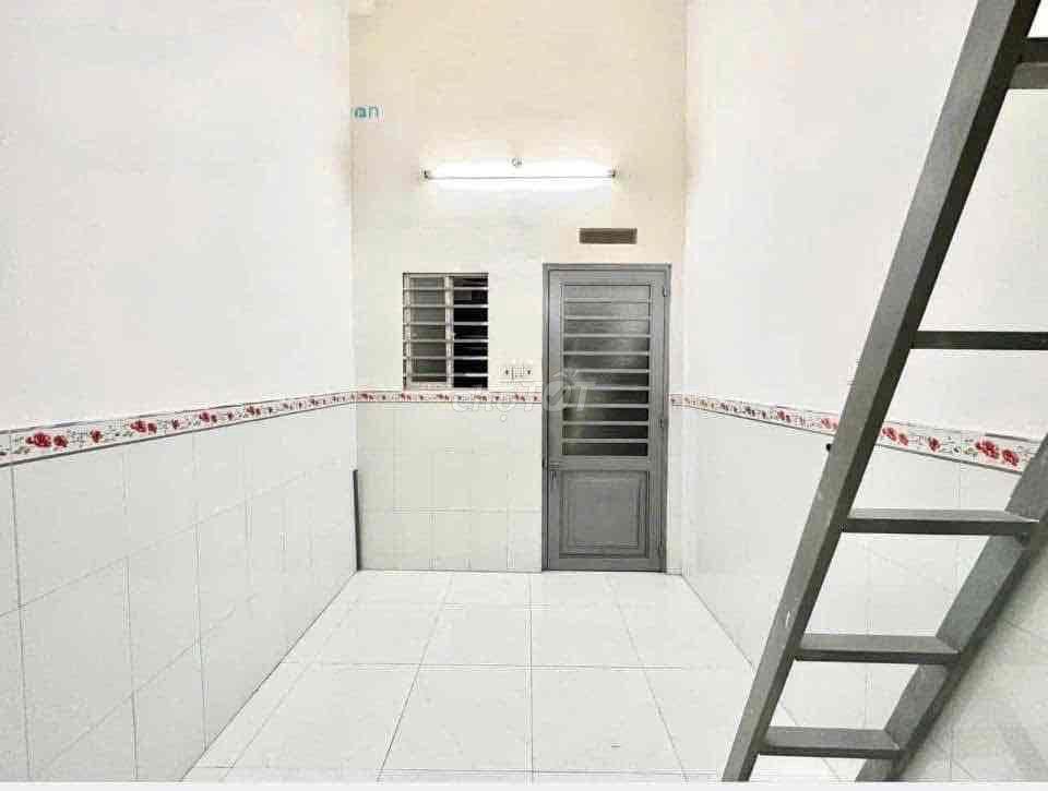 CÁCH ĐẠI HỌC CÔNG THƯƠNG 500m