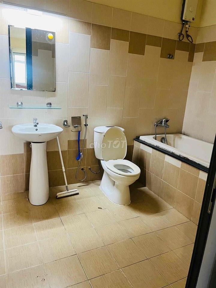 Tìm người ở ghép ( 3 người ) cách UTE 2km
