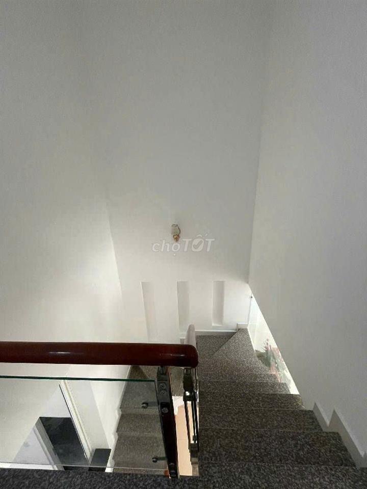 Nhà Góc 2 MT HXH Ngay VinCom Lê Văn Việt - 6 Tỷ 1