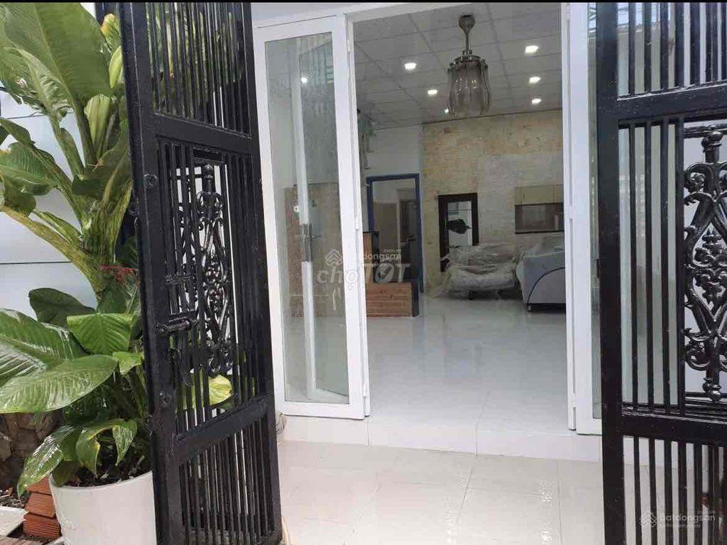 Nhà nguyên căn giáp ranh Bình Thạnh. Ngay cầu Ông Dầu. Đoạn giữa Vạn P
