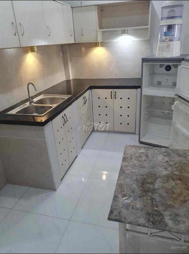 Nhà nguyên căn giáp ranh Bình Thạnh. Ngay cầu Ông Dầu. Đoạn giữa Vạn P