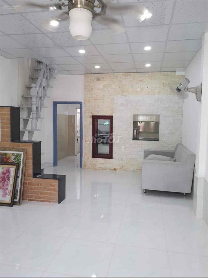 Nhà nguyên căn giáp ranh Bình Thạnh. Ngay cầu Ông Dầu. Đoạn giữa Vạn P