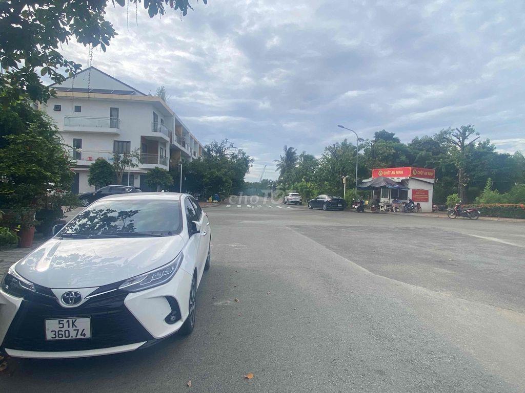 cho thuê tầng trệt làm văn phòng .