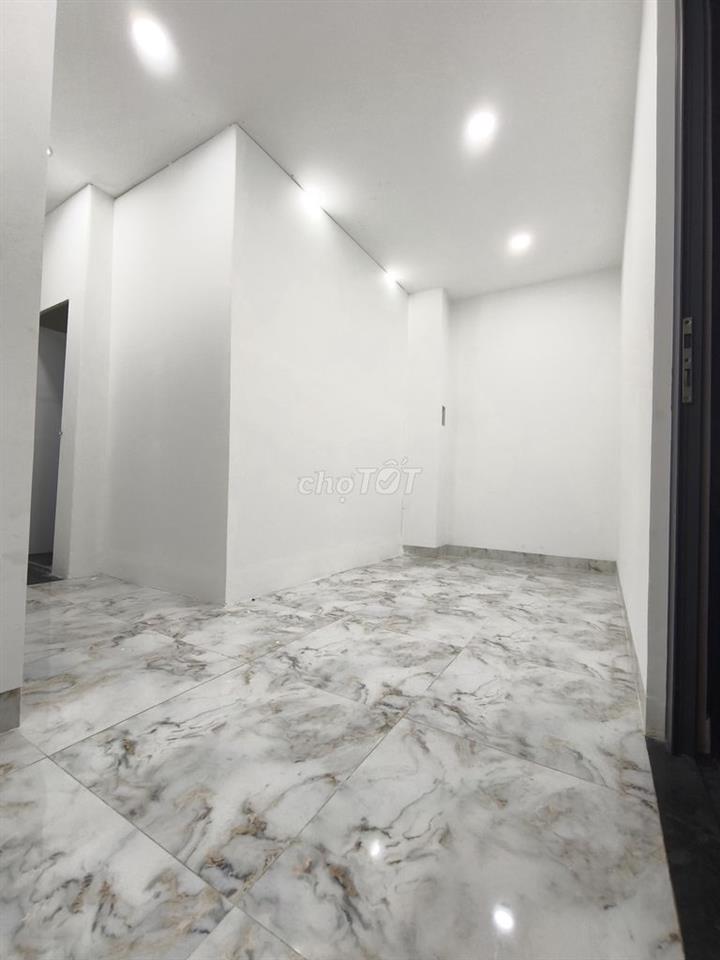 Phòng có sân thượng riêng ngay ngã 4 Thủ Đức