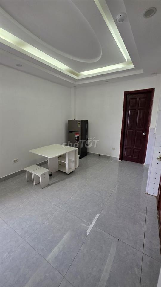 Cho thuê căn hộ CCMN 1N1K full đồ, có ban công giá 5M ngõ 225 Quan Hoa