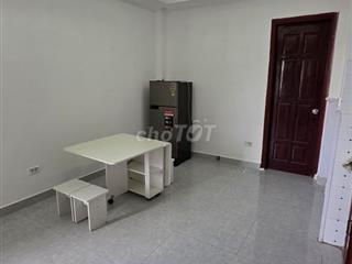 Cho thuê căn hộ CCMN 1N1K full đồ, có ban công giá 5M ngõ 225 Quan Hoa