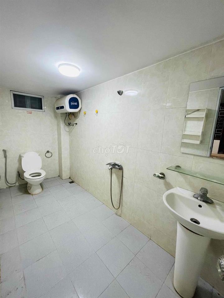 Cho thuê nhà riêng 3 tầng , DT 60m, ngõ phố Yên Lãng. Sát mặt phố