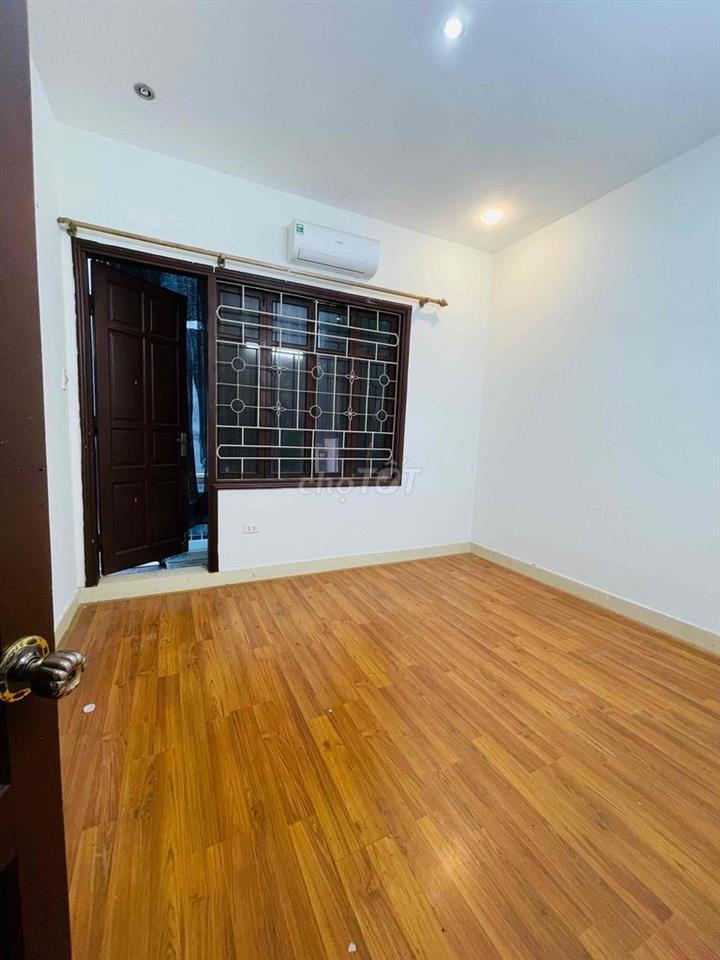 Cho thuê nhà riêng 3 tầng , DT 60m, ngõ phố Yên Lãng. Sát mặt phố