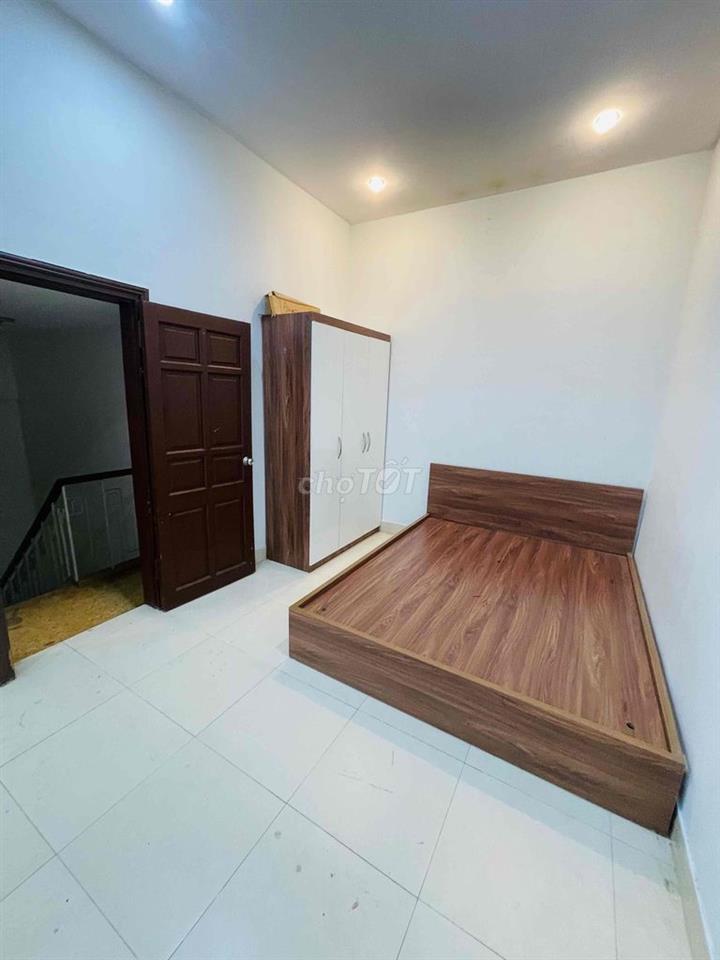 Cho thuê nhà riêng 3 tầng , DT 60m, ngõ phố Yên Lãng. Sát mặt phố