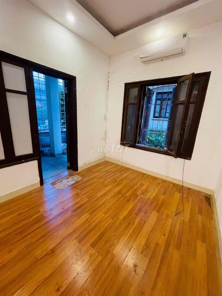 Cho thuê nhà riêng 3 tầng , DT 60m, ngõ phố Yên Lãng. Sát mặt phố
