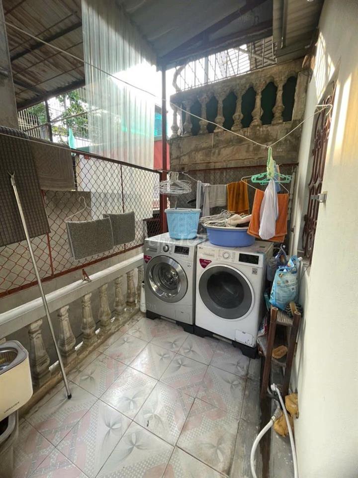 Cho thuê nhà nguyên căn 3 tầng 1 lửng ngõ đối diện Sun G.A Lương Yên