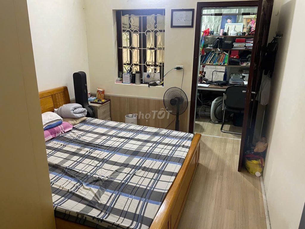 Cho thuê nhà nguyên căn 3 tầng 1 lửng ngõ đối diện Sun G.A Lương Yên