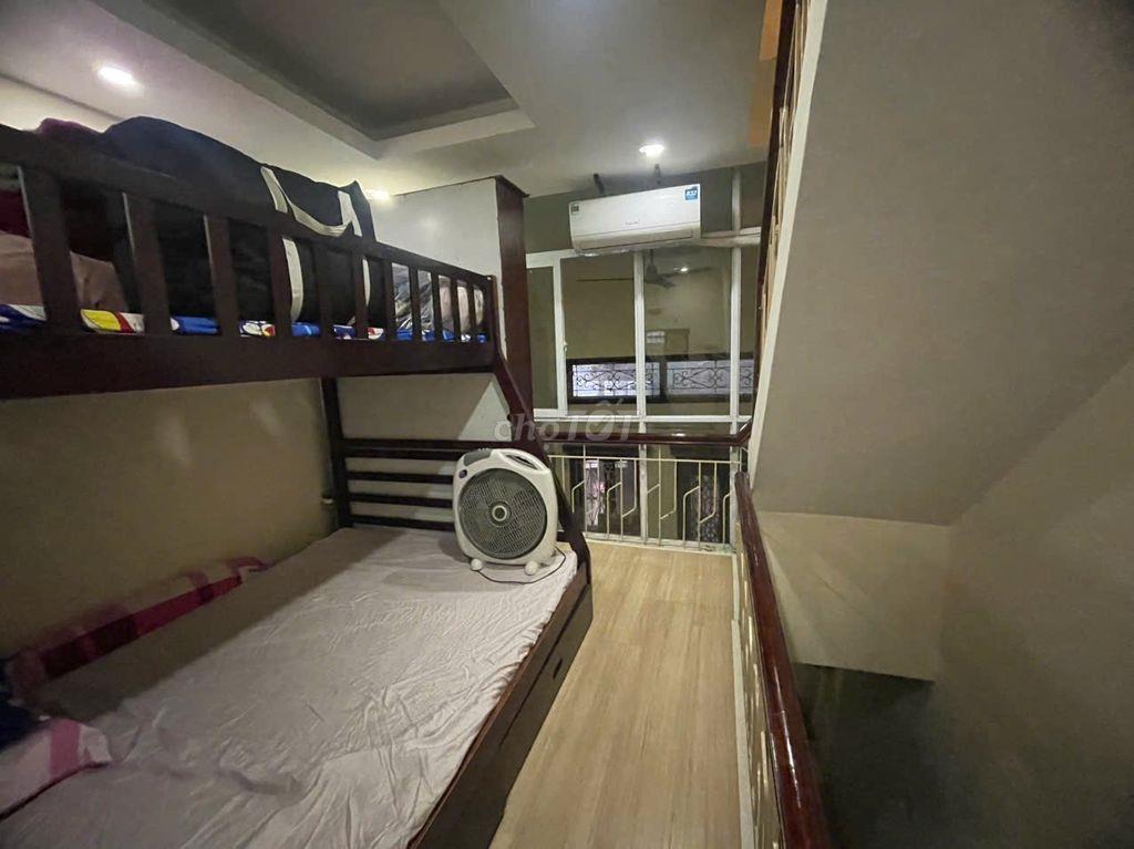 Cho thuê nhà nguyên căn 3 tầng 1 lửng ngõ đối diện Sun G.A Lương Yên