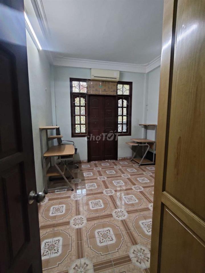 Cho thuê nhà riêng 35m2 4 tầng 5 ngủ tại 282 Kim Giang giá 11 triệu
